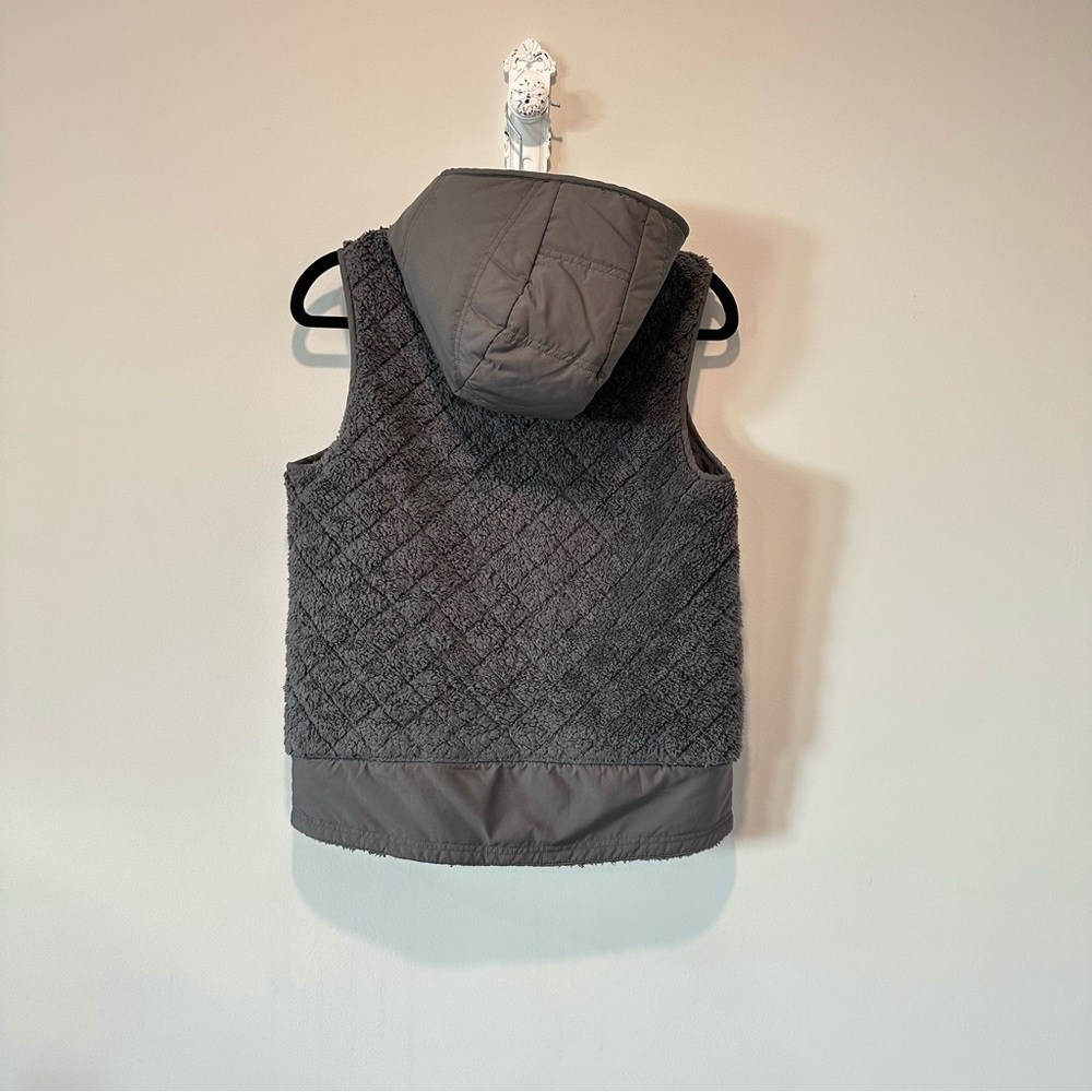 Patagonia Women’s Los Gatos Hooded Fleece Vest - Picture 4 of 8